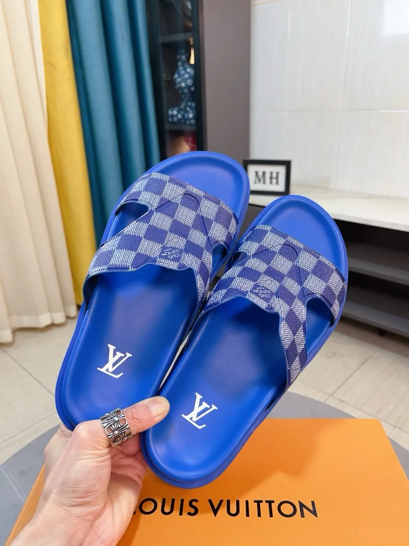 Men's shoes💰300🌹🌹【LV】Multi-color new men's slippers, original top-quality version, original special cowhide with pebbled embossing➕sheepskin on the inner and side, non-slip combination sole, more stable walking, more comfortable and lightweight, high-end and generous, size: 38~44